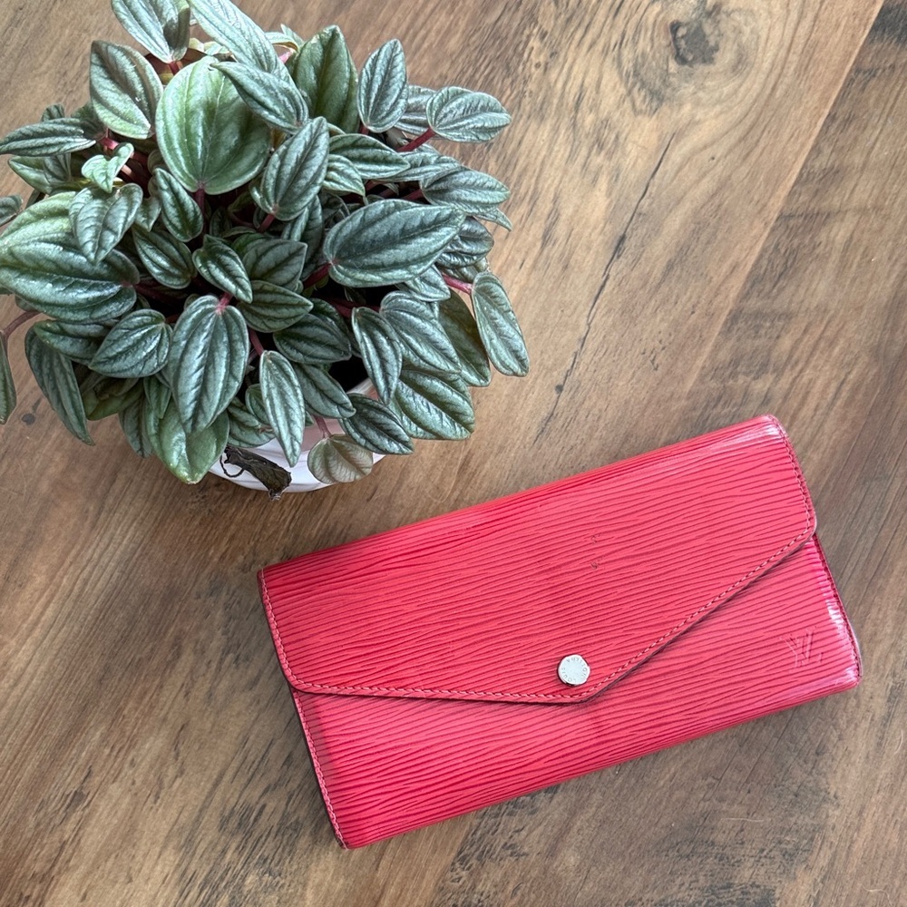** Louis Vuitton ** Wallet Epi Sarah Wallet Castillan Red Valentine’s Day COA